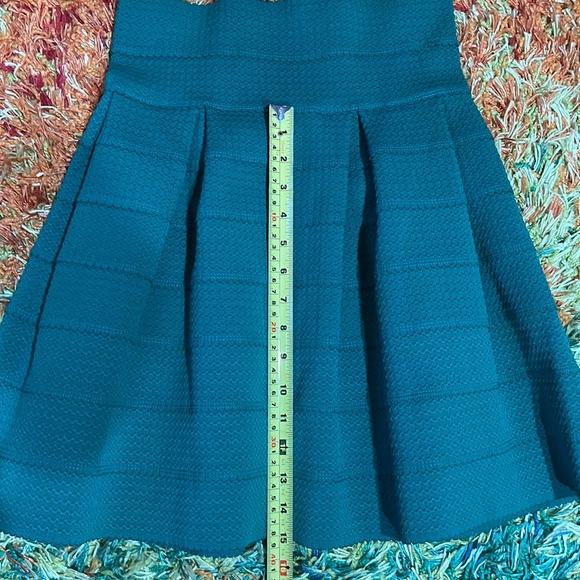 Green skirt - Picture 7 of 7